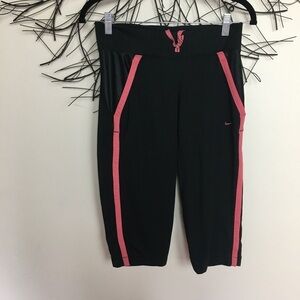 Black pink NIKE crop leggings. Small athletic